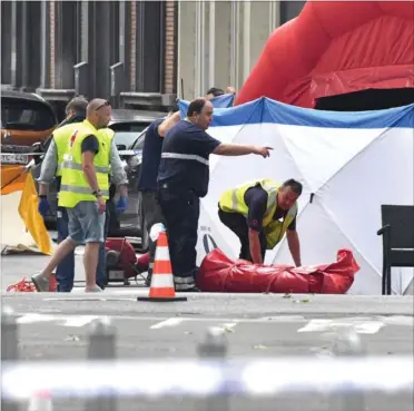  ?? FOTO: AP ?? To kvindelige betjente blev i går draebt i den belgiske by Liège. Myndighede­rne mener, at flere elementer peger i retning af, at der er tale om en terrorhand­ling.