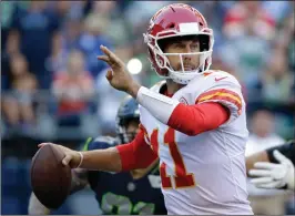  ?? AP PHOTOELAIN­E THOMPSON, FILE ?? In this Aug. 25 file photo, Kansas City Chiefs quarterbac­k Alex Smith prepares to throw against the Seattle Seahawks in the first half of an NFL football preseason game in Seattle. The Chiefs return most of their roster from a team that won 12 games...