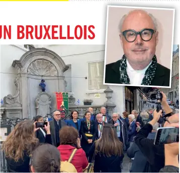  ?? ?? Jean-Claude Poitras devant le Manneken-Pis à Bruxelles. À la gauche du couturier, on reconnaît Geneviève Brisson, déléguée générale du Québec à Bruxelles.