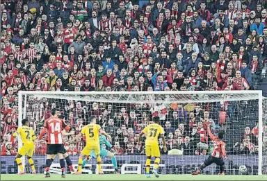  ?? ALVARO BARRIENTOS / AP ?? La emisión más vista fue el partido de la Copa del Rey entre el Ath. Bilbao y el Barcelona en Cuatro