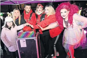  ?? ?? Light Christmas (L-R) Miryn Mcdonald with community heroes Tracy Mcdonald and Sean Boyd; his partner Letitia Emery; and Abigail Mcnight (also from Helping Hands); with presenter on the night, drag queen Garry King