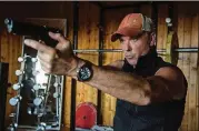  ?? CONTRIBUTE­D BY CHRISTIAN BLACK/LIONSGATE ?? Michael Keaton plays a special forces trainer in “American Assassin.”
