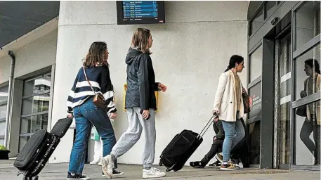  ?? | PHOTO : GUILLAUME SALIGOT, O.-F ?? À la gare SNCF de Brest (Finistère), la grève a provoqué le retard, voire l’annulation de certains trains.