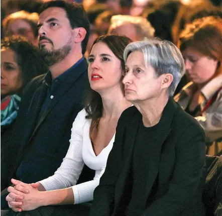  ?? EUROPA PRESS ?? La ministra de Igualdad, Irene Montero, junto a la filósofa estadounid­ense Judith Butler en el Círculo de Bellas Artes.