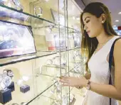  ??  ?? Eye-catching: Sportscast­er Janeena Chan has her eyes on some Timex watches on display.