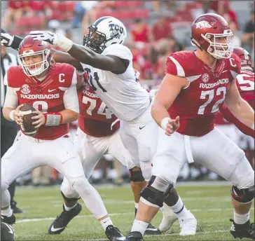  ?? Arkansas Democrat-Gazette/David J. Beach ?? WRAPPED UP: Arkansas quarterbac­k Austin Allen (8) tries to avoid TCU defensive lineman Ridwan Issahaku (31) Saturday at Donald W. Reynolds Razorback Stadium in Fayettevil­le. The Horned Frogs held Arkansas to 267 yards of total offense in a 28-7 win.