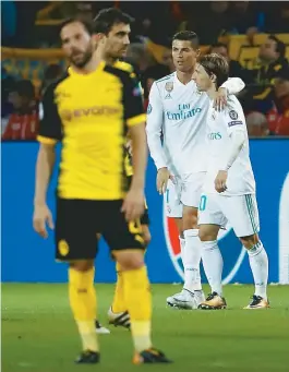  ??  ?? CR7 e Modric comemoram o triunfo do Real Madrid sobre o Dortmund