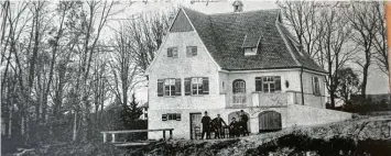  ?? ?? Diese Postkarte des Eissport-Vereins Dillingen von 1914 zeigt das Fischerhei­m am Altwasser. Josef Schuh hat sie in seiner Sammlung für unsere Redaktion herausgesu­cht.