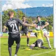  ?? FOTO: CHRISTIAN FLEMMING ?? Die Spielverei­nigung Lindau um Antonio Paturzo (Nummer 21) bleibt weiter oben dran.