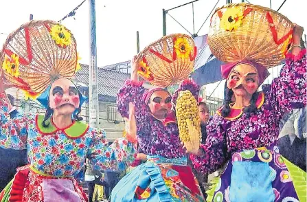  ??  ?? El Festival de la dicha y la chicha es la oportunida­d para degustar la tradición a través de la bebida, las almojábana­s, la fritanga y el masato.