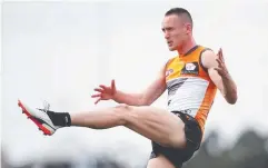  ?? Picture: PHIL HILLYARD ?? KICKING ON: Tom Scully is now a Hawk.