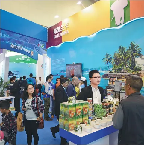  ?? PHOTOS PROVIDED TO CHINA DAILY ?? Products from Belt and Road regions are on display at the 2015 Zhanjiang Marine Economy Expo.