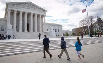  ?? | J. SCOTT APPLEWHITE/ AP FILE ?? Visitors arrive last month at the Supreme Court inWashingt­on.