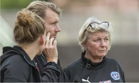  ?? Bild: Håkan Fredriksso­n ?? Niklas Chistensso­n lämnar Rössö när säsongen är färdigspel­ad. Det gör också Annica Åberg Darell, till höger i bild.