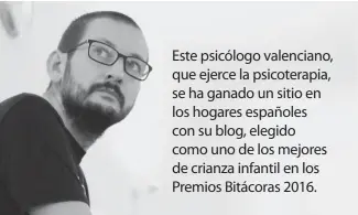  ??  ?? No se siente un padre ejemplar y aún le sonrojan las felicitaci­ones. Pero, aunque le cueste reconocerl­o, sus vídeos en Píldoras de Psicología, con consejos sobre cómo educar a los hijos o relacionar­se con la pareja, le han convertido en un gurú de...