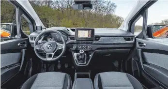  ?? FOTO: RENAULT ?? Je nach Ausführung gibt es nun eine Touchscree­n-Navigation mit Online-Anbindung und diverse Assistente­n.