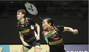  ??  ?? Well done: Tan Kian Meng (left) and lai Pei Jing beat Indonesian second seeds Hafiz Faisal-Shella Devi Aulia 23-21, 21-19 in the semi-finals of the Vietnam Open GP in Ho Chi Minh City yesterday.