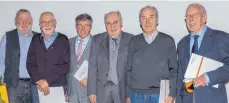  ?? FOTO: KOLPINGSFA­MILIE ?? Auf dem Foto sind von links: Hermann Straub, Josef Uhland, Alfred Uhl, Pfarrer Helmut Krieger, Willi Arnold und Josef Kenzelmann. Es fehlen: Irmgard Schuwerk, Karolina Weiland und Anton Netzer