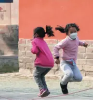  ??  ?? Two children jump rope in the Temple of Heaven in Beijing on April 6