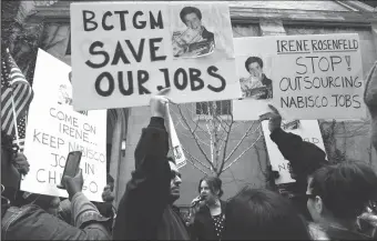  ?? TRIBUNE NEWS SERVICE ?? Dozens of people protest Nabisco job cuts outside a Chicago hotel where Irene Rosenfeld, chief executive of Nabisco parent company Mondelez Internatio­nal, delivered a speech in March.