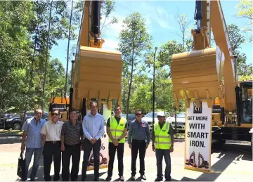  ??  ?? Teoh (third right) at the launch of the Next Generation Cat Excavators at the Sabah Golf and Country Resort with customers and Sime Darby Industrial Sdn Bhd senior management team.