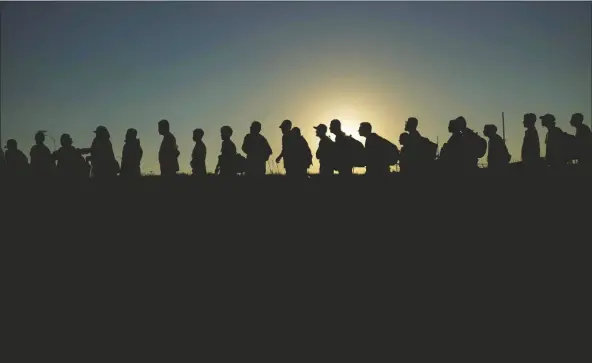  ?? ERIC GAY/ASSOCIATED PRESS ?? MIGRANTS WHO CROSSED THE RIO GRANDE and entered the U.S. from Mexico are lined up for processing by U.S. Customs and Border Protection, Sept. 23, 2023, in Eagle Pass, Texas. Texas began flying migrants from the U.s.-mexico border to Chicago on Wednesday, Dec. 20, a week after the city took a tougher stance on the buses that Republican Gov. Greg Abbott has been sending north since last year.