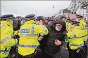  ?? STEVE PARSONS / ASSOCIATED PRESS ?? Truck drivers argue with police holding them back at the entrance to the Port of Dover, in Kent, England, on Wednesday.