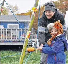  ?? SARA ERICSSON PHOTOS ?? Rhys Lelievre, 4, launches a tiny pumpkin with his dad Joel Lelievre at the first Squash CF pumpkin launch event in Kentville.