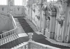  ?? ANN ELSDON/FOR MONTREAL GAZETTE ?? The Jordan staircase reflects the Winter Palace’s grandiosit­y.