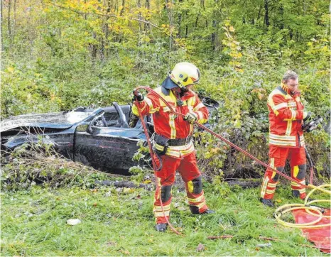  ?? FOTO: THOMAS HECKMANN ?? Das verunglück­te Auto bei Amstetten.