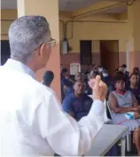  ?? ?? Alcalde Manuel Jiménez habla en el acto.