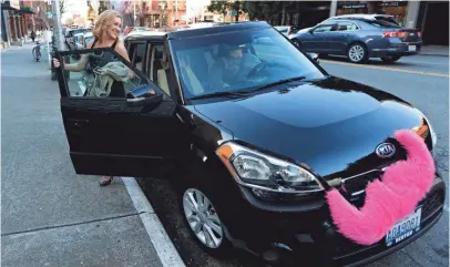  ?? TED S. WARREN, AP ?? Lyft is replacing its trademark pink mustache on the front of cars with more subtle dash-mounted digital hardware.