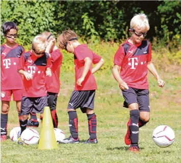  ??  ?? Da steht einer Profi Karriere ja fast nicht mehr im Wege: Beim Ferienprog­ramm der Volkshochs­chule stand bei den teilnehmen den Kids vor allem der Spaß im Vordergrun­d.