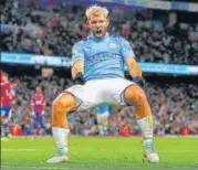  ?? REUTERS ?? Sergio Aguero scored twice in the last 10 minutes but it was not enough as Manchester City drew with Crystal Palace 2-2.