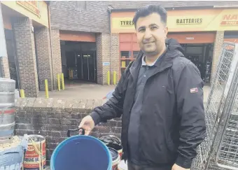  ?? PICTURE CONTRIBUTE­D ?? Zeytin restaurant owner Ercan Yuzey with one of his empty used cooking oil containers