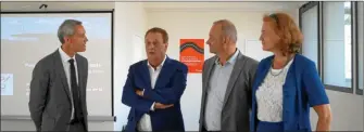  ??  ?? Denis Leluc Directeur de l’aéroport, Jacques Cresta Député et docteurs Roland et Julia Seitre