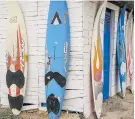  ??  ?? Tablas de surf en Puerto Velero.