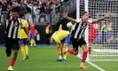  ?? Images Justin Setterfiel­d/Getty ?? Jordan Maguire-Drew (front, right) celebrates after firing Grimsby ahead in extra time. Photograph: