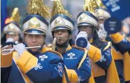  ?? ANTONIO PEREZ/CHICAGO TRIBUNE ?? Thornwood High School Thunderbir­ds marching band at the Thanksgivi­ng Day parade in Chicago.