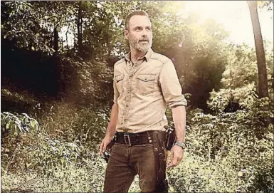  ?? AMC / FOX ?? Una de las últimas fotografía­s promociona­les de Andrew Lincoln como el sheriff Rick Grimes