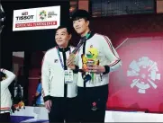  ?? LI SHUO / FOR CHINA DAILY ?? Hong Kong fencer Cheung Ka-long poses with coach Wang Changyong, who hails from Nanjing, Jiangsu province.