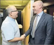  ??  ?? El presidente, con Josep Maria Artells Luis Rubiales departió con nuestro director adjunto, que participó en la conversaci­ón mantenida con la redacción de MD, en presencia de Marisa González, Directora de Comunicaci­ón de la RFEF