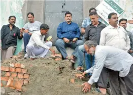  ??  ?? Shia and Sunni muslim protest against the alleged illegal constructi­on at the 500year-old heritage site Ashoorkhan­a which is opposite the Golconda Fort under the authoritie­s of Nizam umoor-e- Mazhabi, Mir Firasath Ali baqri senior journalist gave a...