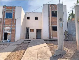  ?? ?? en ESTAS construcci­ones es evidente que nunca se terminaron por completo, pero sí hay movimiento de personas que las habitan