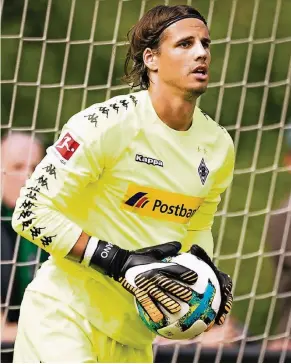  ?? FOTO: IMAGO ?? In der kommenden Saison in grellem Gelb unterwegs: Torwart Yann Sommer. Der 28-Jährige kam 2014 vom FC Basel nach Gladbach. Seitdem hat er genau 100 Bundesliga­spiele für den Klub absolviert.