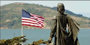  ??  ?? Estatua de Cristóbal Colón en San Francisco. Las representa­ciones del genovés son recurrente­s en todos los países americanos.