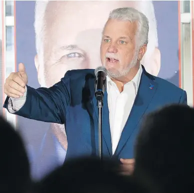  ?? JACQUES BOISSINOT / THE CANADIAN PRESS ?? Quebec Liberal Leader Philippe Couillard makes a pitch for votes in Saguenay, Que., on Sunday.