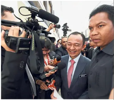  ?? — Bernama ?? Question time: Dr Maszlee surrounded by journalist­s in Parliament.