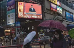  ?? ANTHONY KWAN/GETTY IMAGES ?? Chinese President Xi Jinping speaks during a news conference, displayed on a television screen at a shopping area on Thursday in Hong Kong, China.