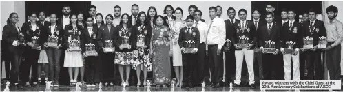  ??  ?? Award winners with the Chief Guest at the 20th Anniversar­y Celebratio­ns of AKCC